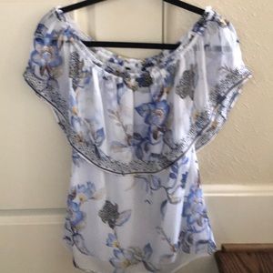 🌼WHBM blue flowered top🌼